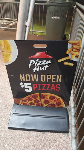 Pizza Hut Manukau - Hospitality and gastronomy