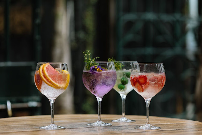 Comentarii opinii despre Hoppers Garden Bar