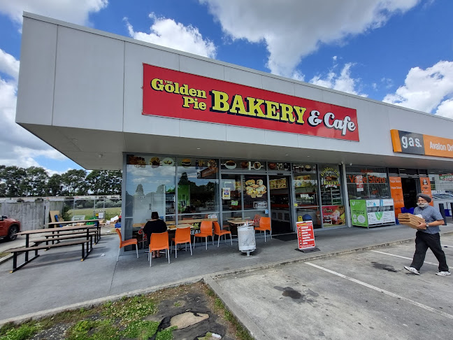 Golden Pie Bakery And Cafe