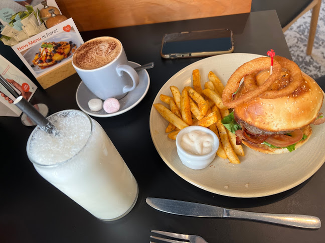 Comments and reviews of The Coffee Club Meridian Mall