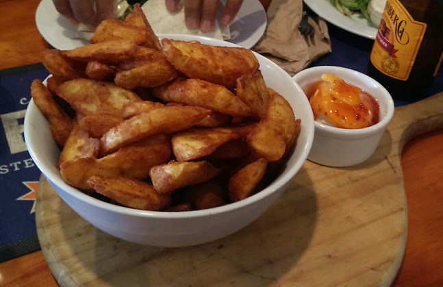 Opinii despre Punters Bar & Grill în Tairua - Hospitality and gastronomy