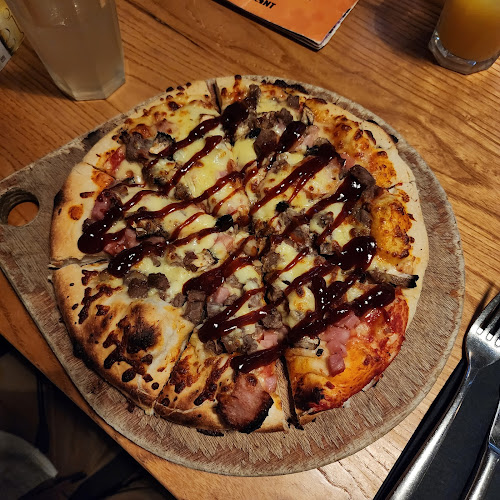 The Roaming Giant - Hospitality and gastronomy