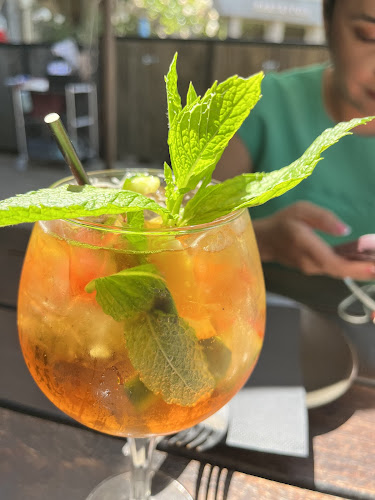 Opinii despre Momentos By The Lake Restaurant în Queenstown - Hospitality and gastronomy