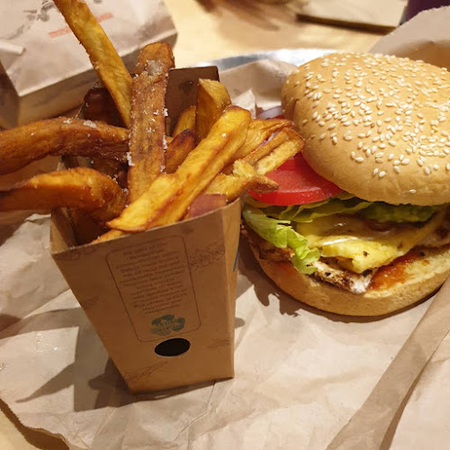 BurgerFuel Mt Wellington - Hospitality and gastronomy