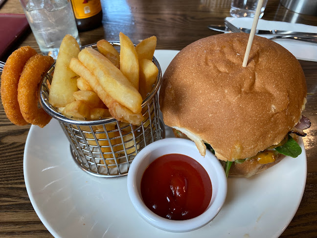 Opinii despre Silver Dollar Bar & Restaurant în Rolleston - Hospitality and gastronomy