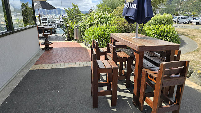 Comentarii opinii despre Jolly Roger Bar & Restaurant