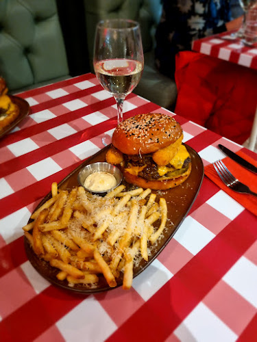 Rizzo's Pizzeria & Kitchen - Hospitality and gastronomy