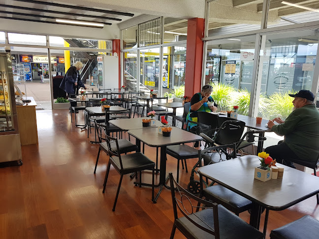 Roselands Cafe & Bakery