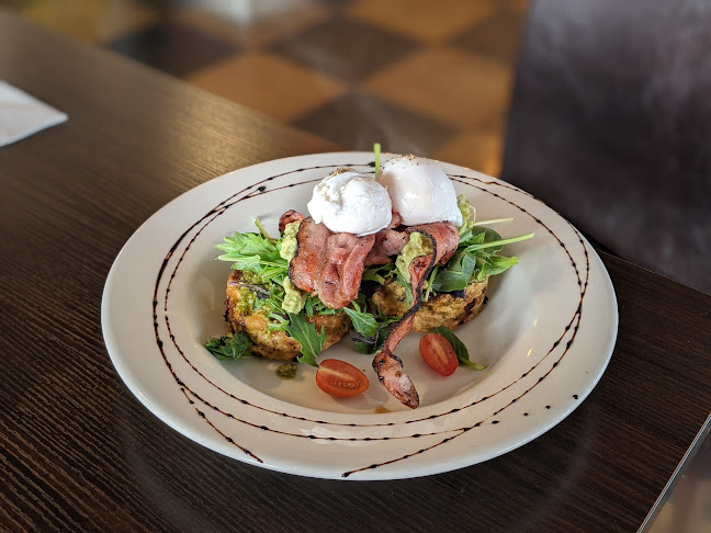 Momento City Cafe - Hospitality and gastronomy