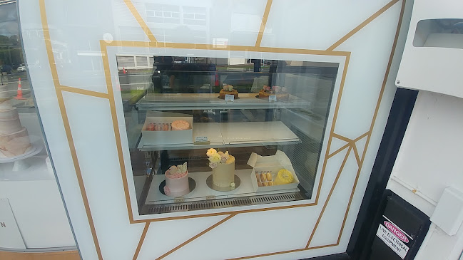 THE THREE WORDS | Cakes & Flowers - Auckland