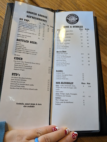 Groper Garage Bar & Restaurant - Kaikōura