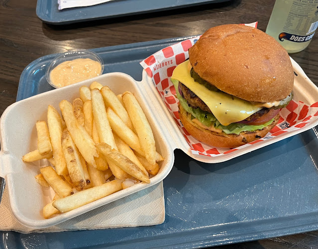 Wise Boys Burgers Downtown - Hospitality and gastronomy