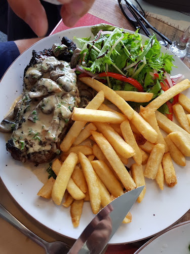 Surf Club Bistro - Hospitality and gastronomy