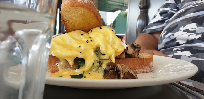 Reviews of Momento City Cafe in Hamilton - Hospitality and gastronomy