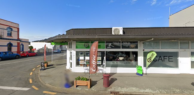 Bluff Real Estate and Cafè