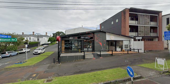 THE THREE WORDS | Cakes & Flowers