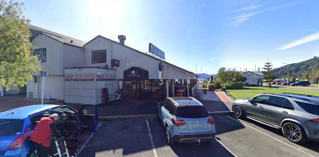 Jolly Roger Bar & Restaurant