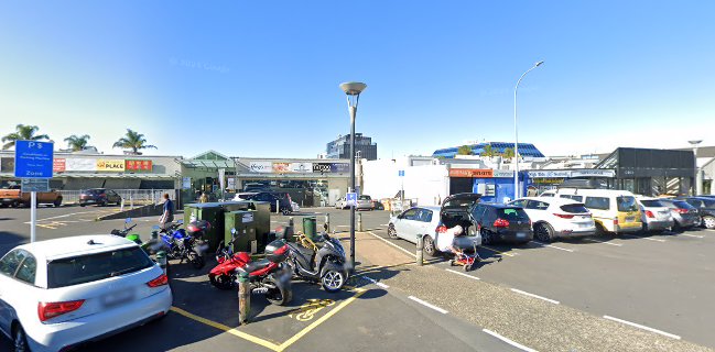 Juice bar & superette