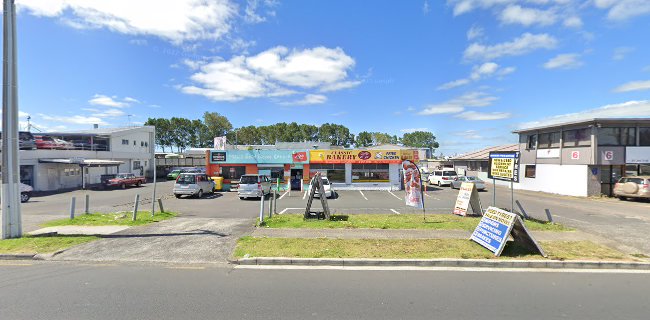Mahia Rd Liquor - Hospitality and gastronomy