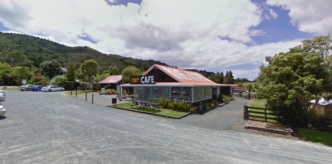 Berries Cafe & Organic Ice Creamery Open Times