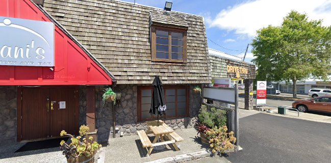 Shani's Family Eatery and Bar