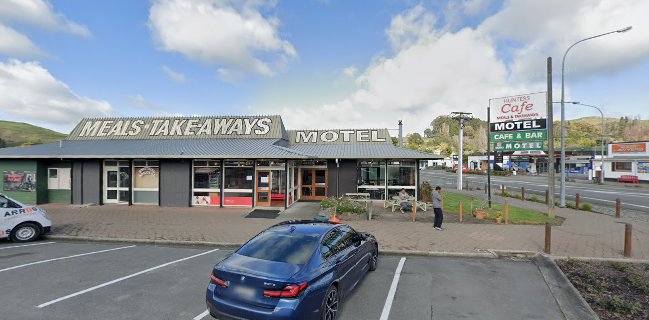 Hunters Cafe & Motel