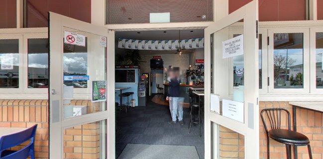 Couttas Bar & Grill - Red Beach