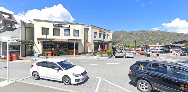 Frankton Pizzeria (Queenstown) dine in/ takeaway/ delivery.