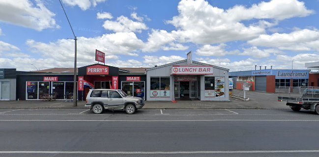 Master Fried Chicken Lunch Bar - Hospitality and gastronomy