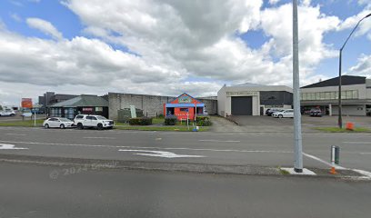 Tucker Box Lunch Bar